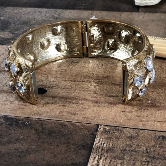 BRACELET GOLD TONE MAGNET CLOSURE - Picture 4 of 6